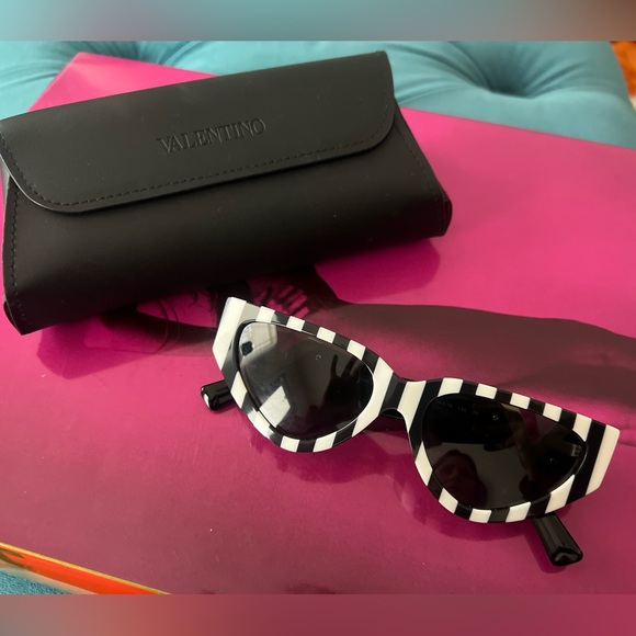 Valentino Striped VLogo Sunglasses - Picture 3 of 7